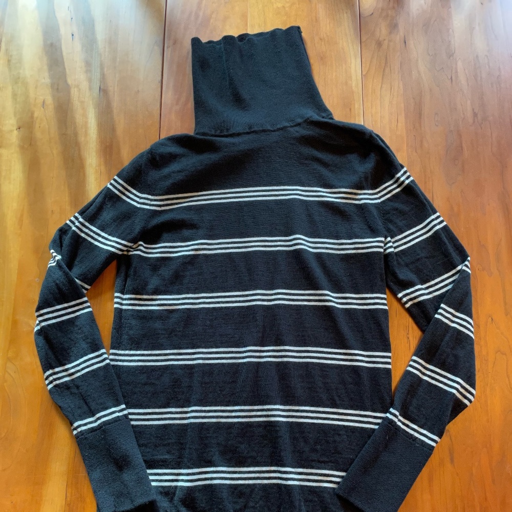 ⭐️ Banana Republic 100% Merino Wool Turtleneck Sweater - Picture 2 of 7